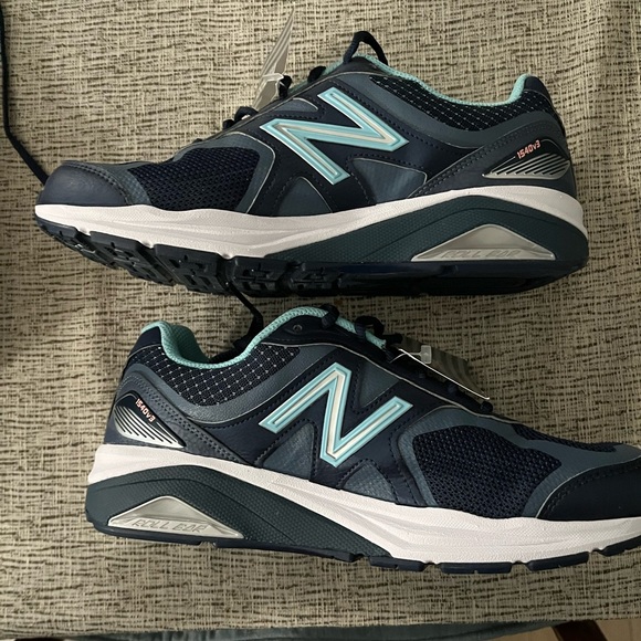 New Balance 1540V3 ~ New without box ~ *Navy and Ice Blue* 7.5 B - Picture 3 of 5